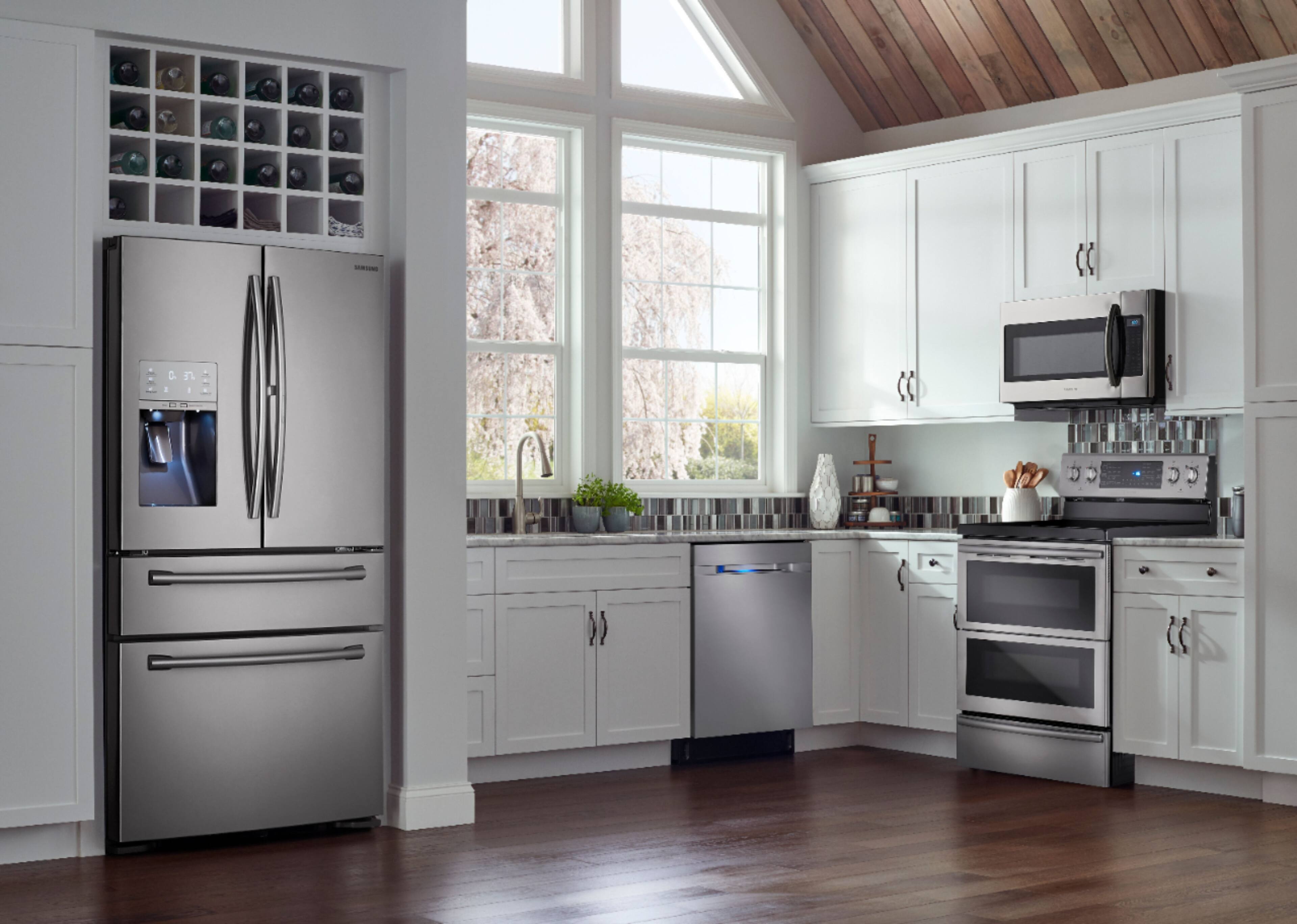 Samsung - 1.8 cu. ft. Over-the-Range Microwave with Sensor Cooking - Fingerprint Resistant Stainless Steel - Alt_View_Standard_20