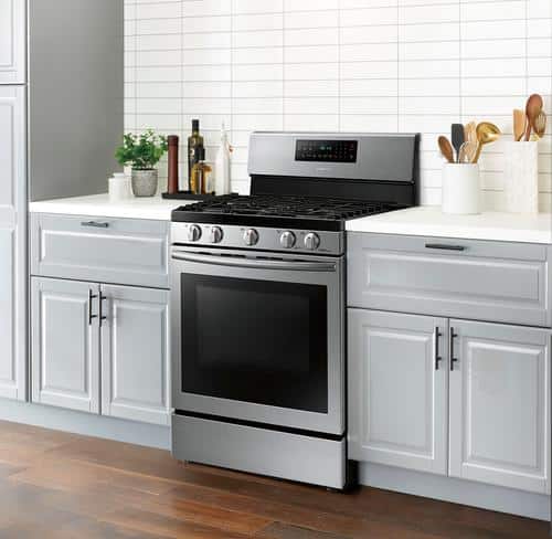 Samsung - 5.8 Cu. Ft. Self-Cleaning Freestanding Gas Convection Range - Stainless steel - Alt_View_Standard_20