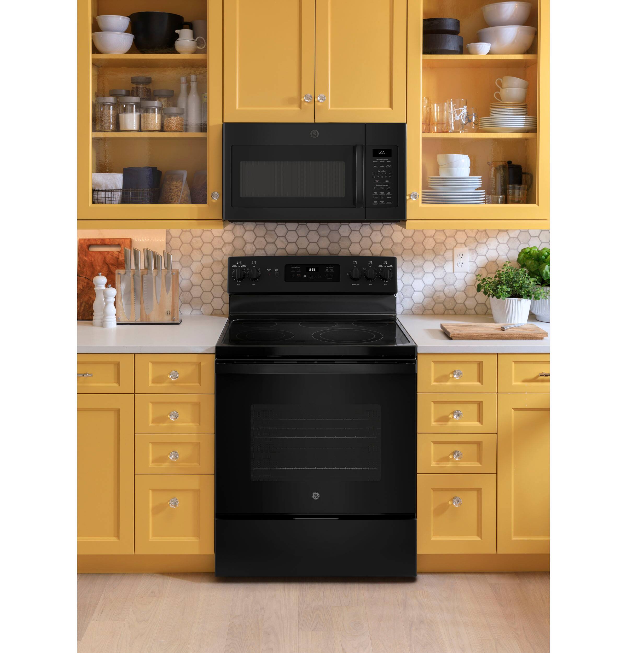 GE - 5.3 Cu. Ft. Freestanding Electric Convection Range - Black - Alt_View_Standard_13