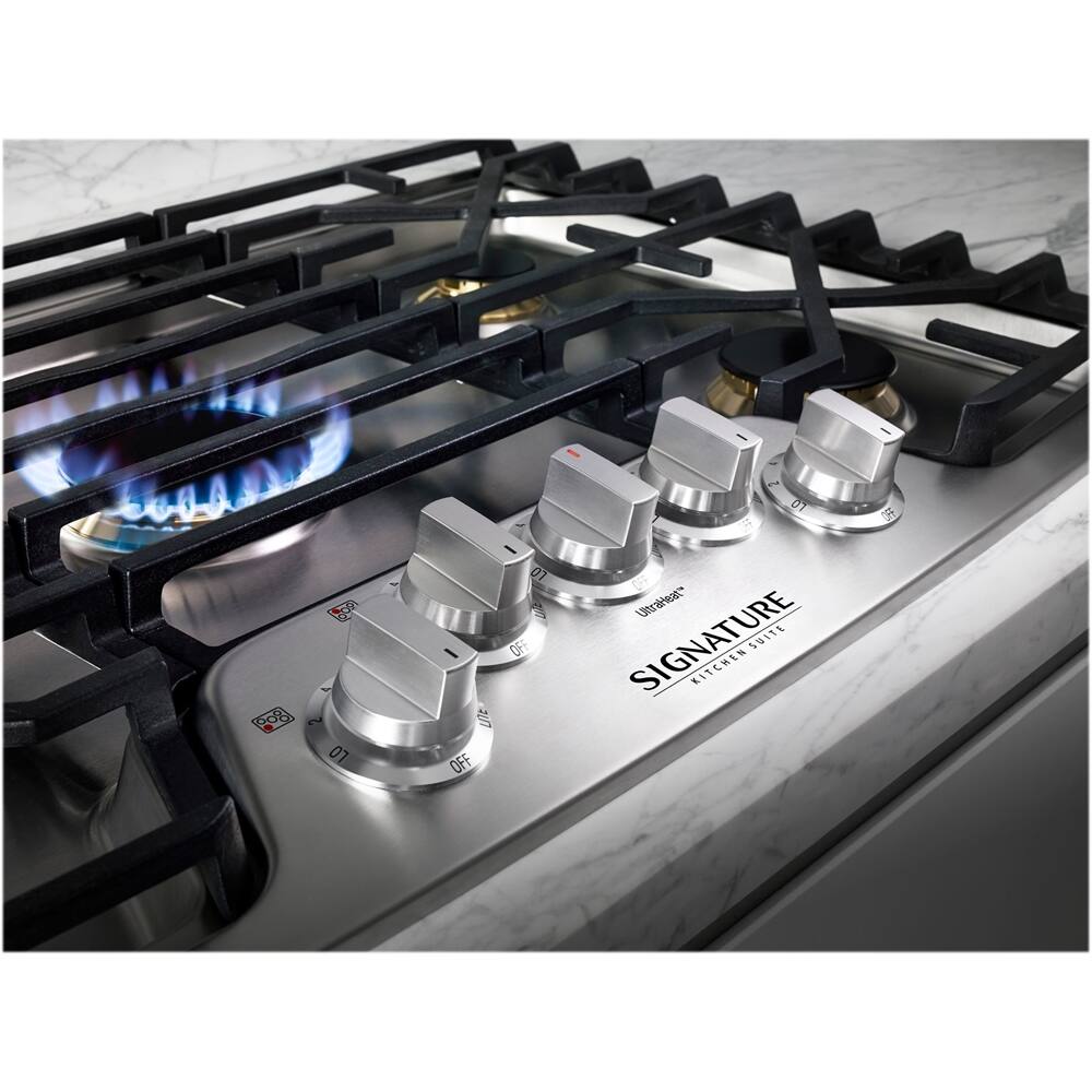 Signature Kitchen Suite 30" Gas Cooktop Stainless steel at Pacific