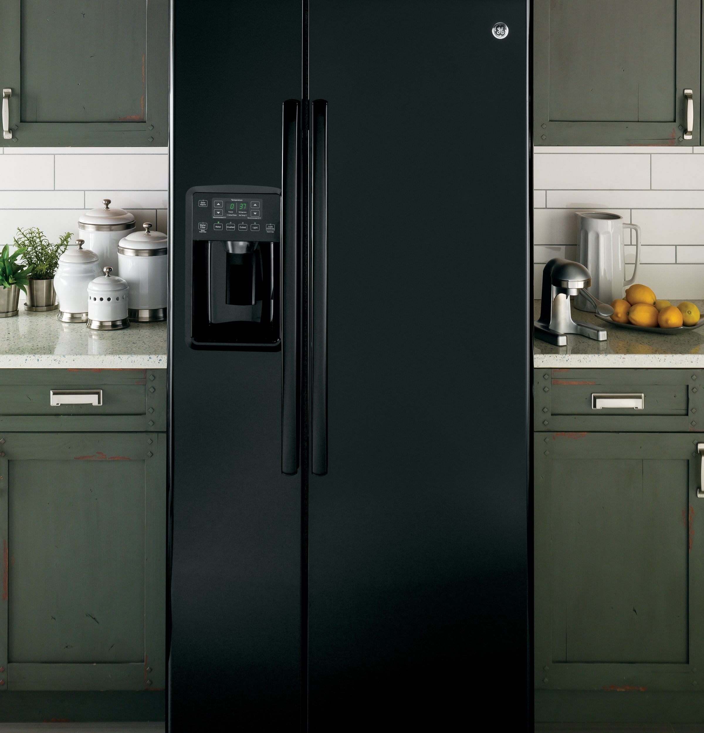 GE - 23.2 Cu. Ft. Side-by-Side Refrigerator - Black - Alt_View_Standard_14