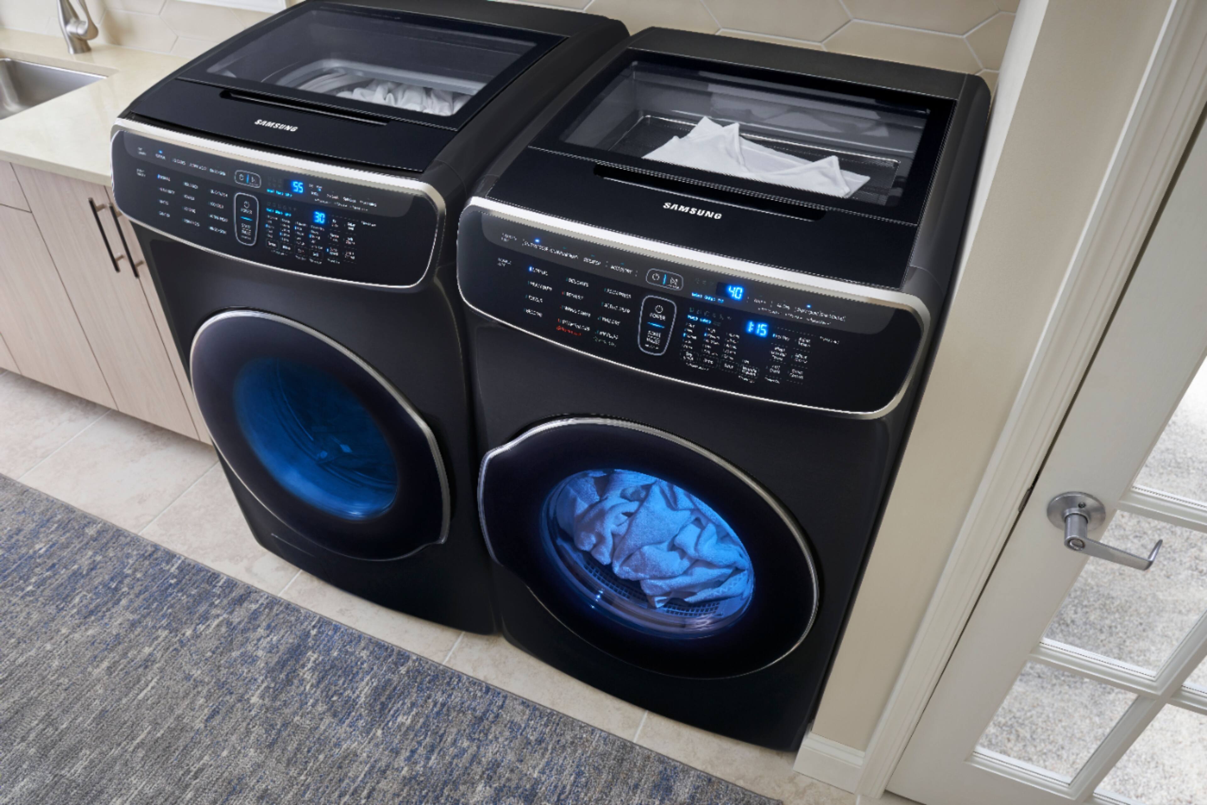 Samsung - 7.5 cu. ft. capacity 13-Cycle FlexDry Gas Dryer with MultiSteam - Fingerprint Resistant Black Stainless Steel - Alt_View_Standard_19
