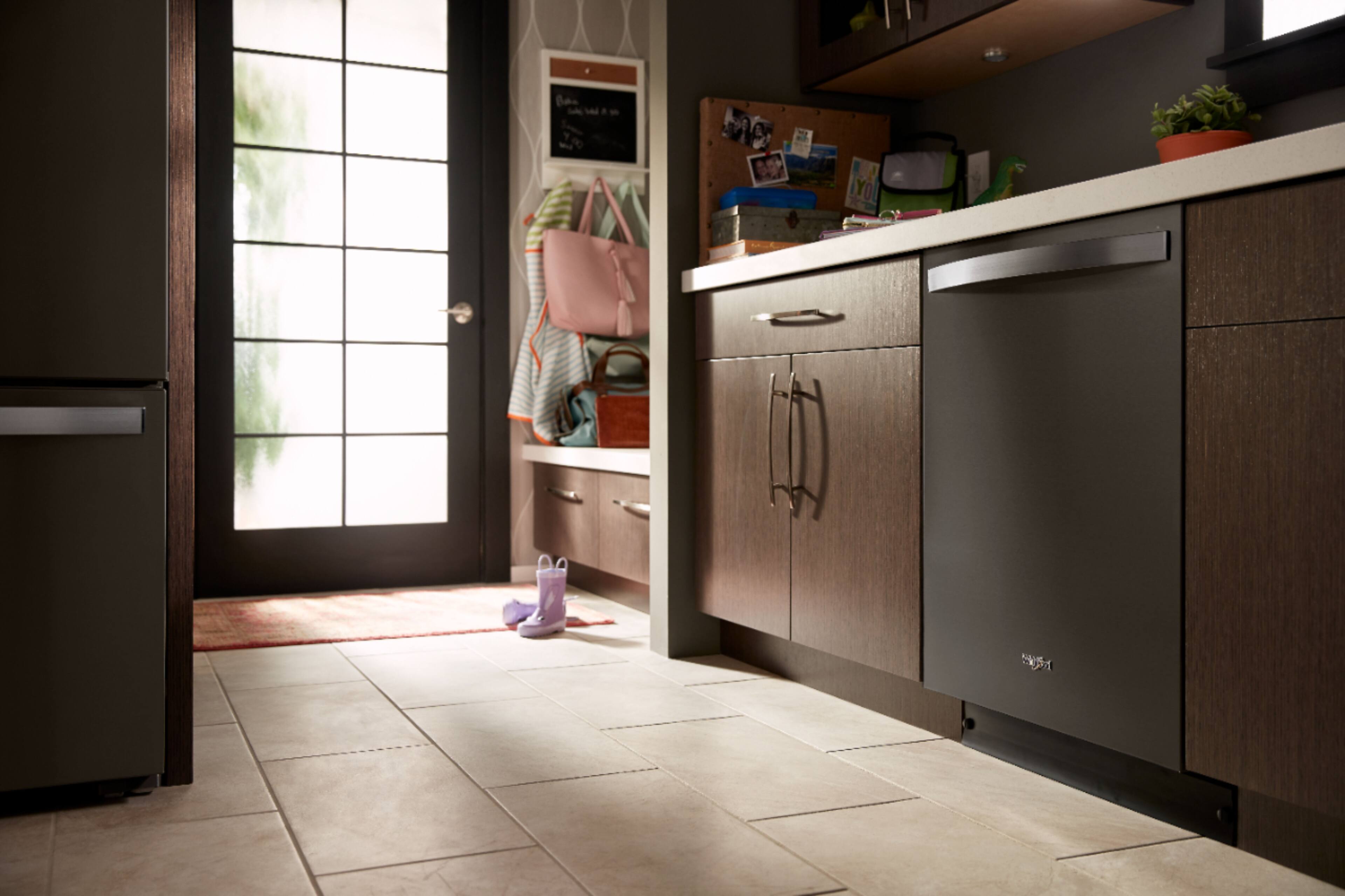 Whirlpool - 24" Built-In Dishwasher - Black stainless steel - Alt_View_Standard_16