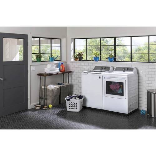 GE - 7.4 Cu. Ft. 14-Cycle Electric Dryer with Steam - White on White/Silver - Alt_View_Standard_16