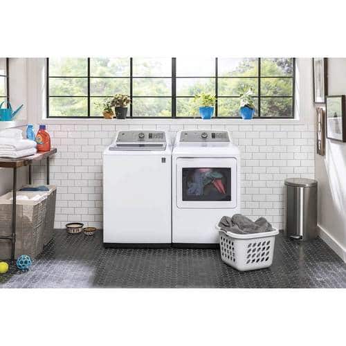 GE - 7.4 Cu. Ft. 14-Cycle Electric Dryer with Steam - White on White/Silver - Alt_View_Standard_17