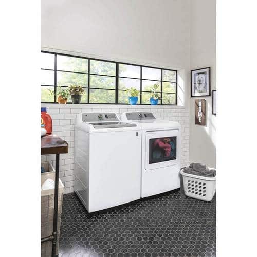 GE - 7.4 Cu. Ft. 14-Cycle Electric Dryer with Steam - White on White/Silver - Alt_View_Standard_20