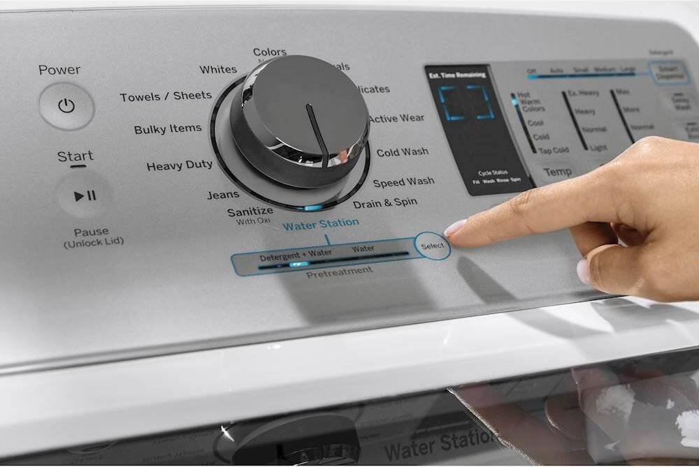 GE - 5.0 Cu. Ft. 13-Cycle Top-Loading Washer - White on White/Silver - Alt_View_Standard_17