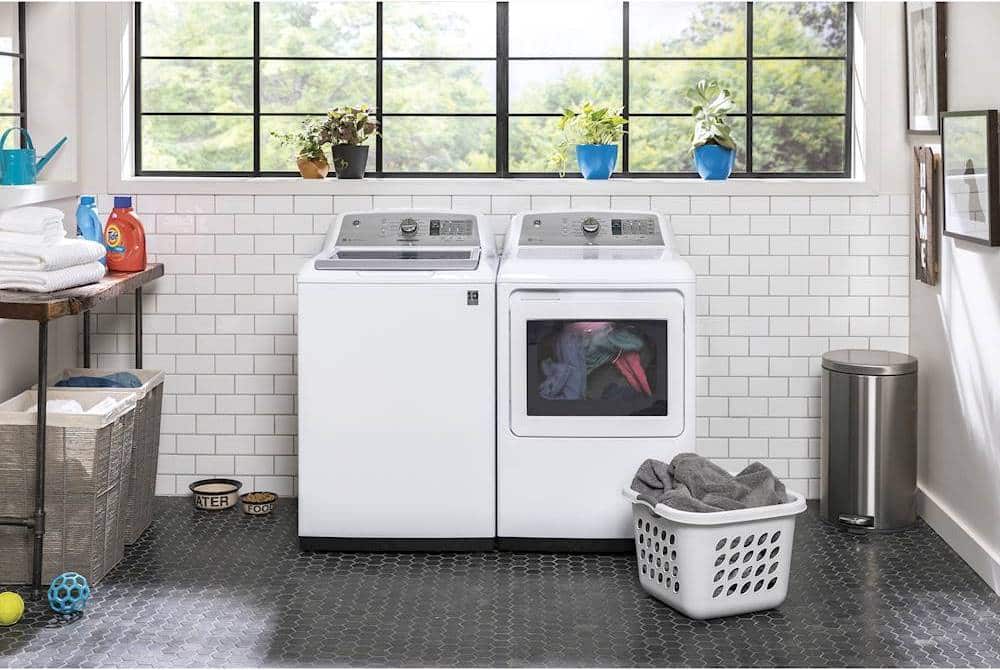 GE - 5.0 Cu. Ft. 13-Cycle Top-Loading Washer - White on White/Silver - Alt_View_Standard_19