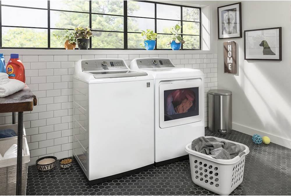 GE - 5.0 Cu. Ft. 13-Cycle Top-Loading Washer - White on White/Silver - Alt_View_Standard_20