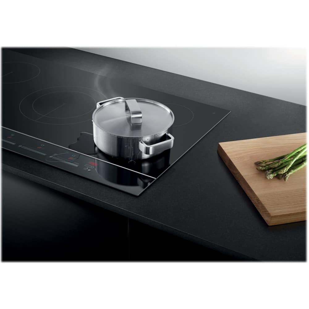 Fisher & Paykel - 30" Electric Induction Cooktop - Alt_View_Standard_12