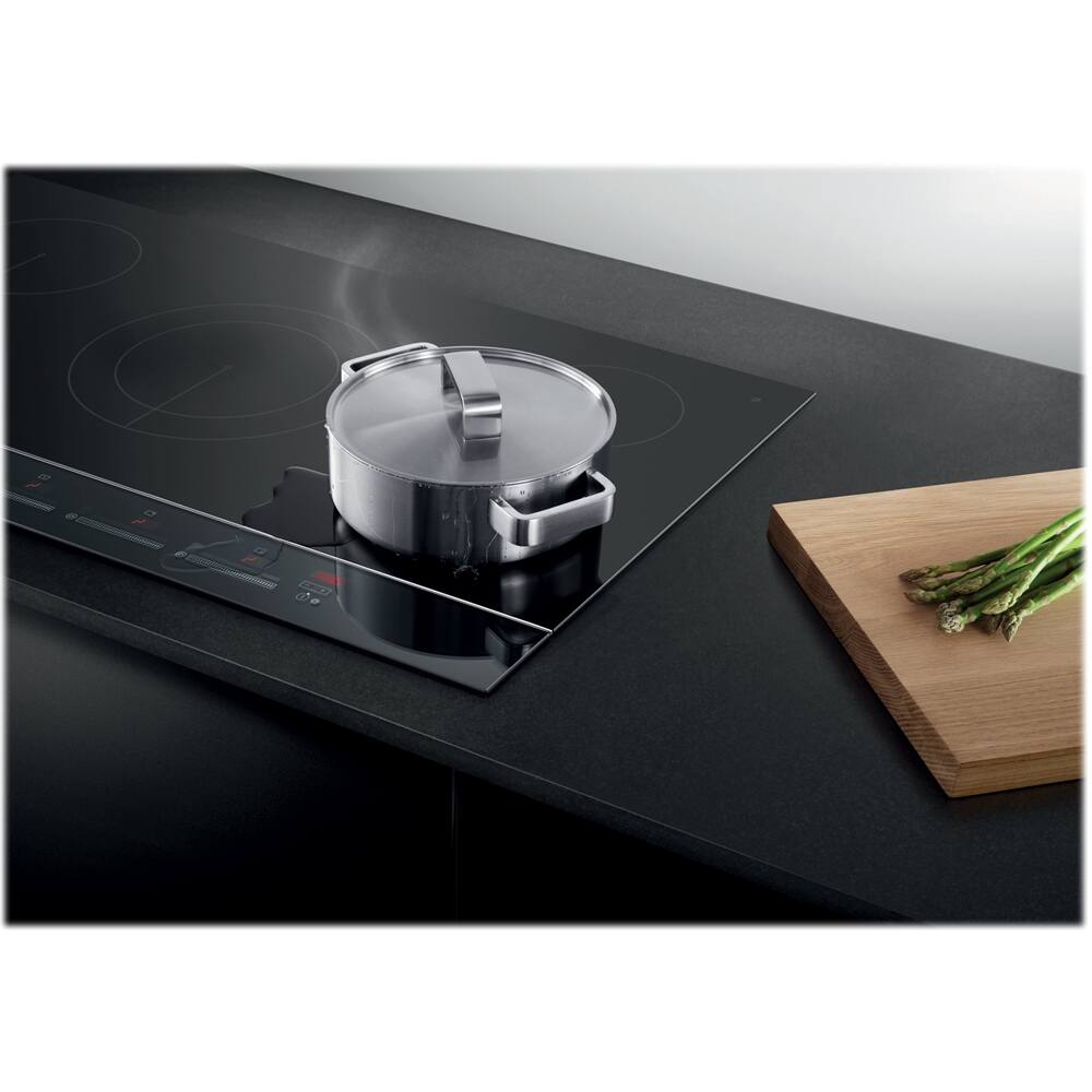 Fisher & Paykel - 36" Electric Induction Cooktop - Alt_View_Standard_14