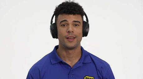 Best Buy associate, headphones