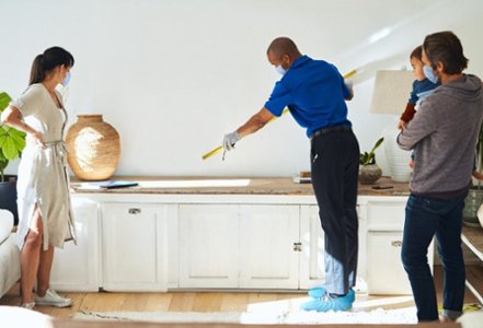 Home Expert with clients