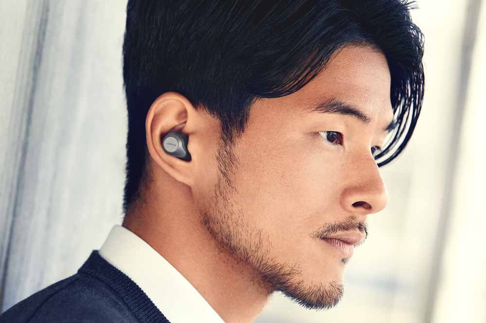 Man wearing earbuds