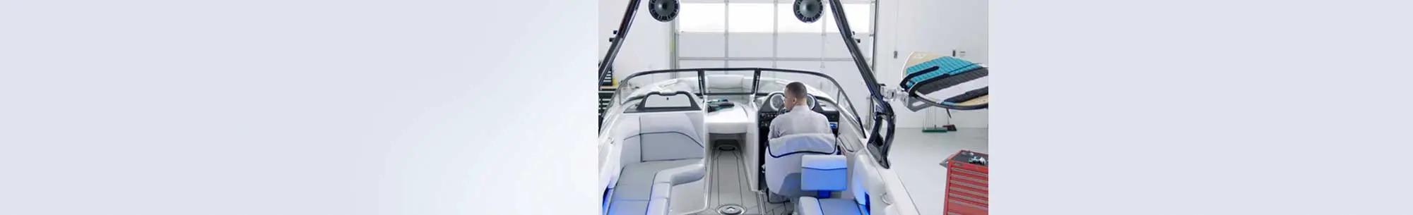  Agent on boat