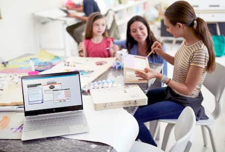 Clients with online chat.