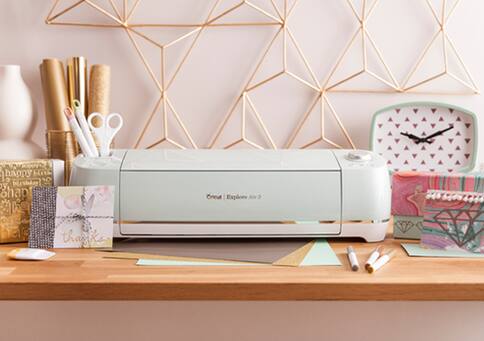 Cutting machine for arts and crafts