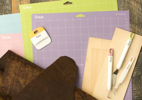 Cutting machine for arts and crafts