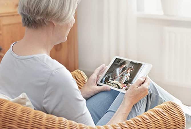 Choosing the Best Tablet for Seniors - Best Buy