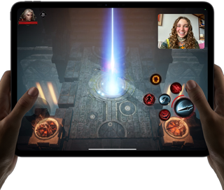 iPad Pro يعرض لعبة عالية الأداء يتم لعبها في Shareplay