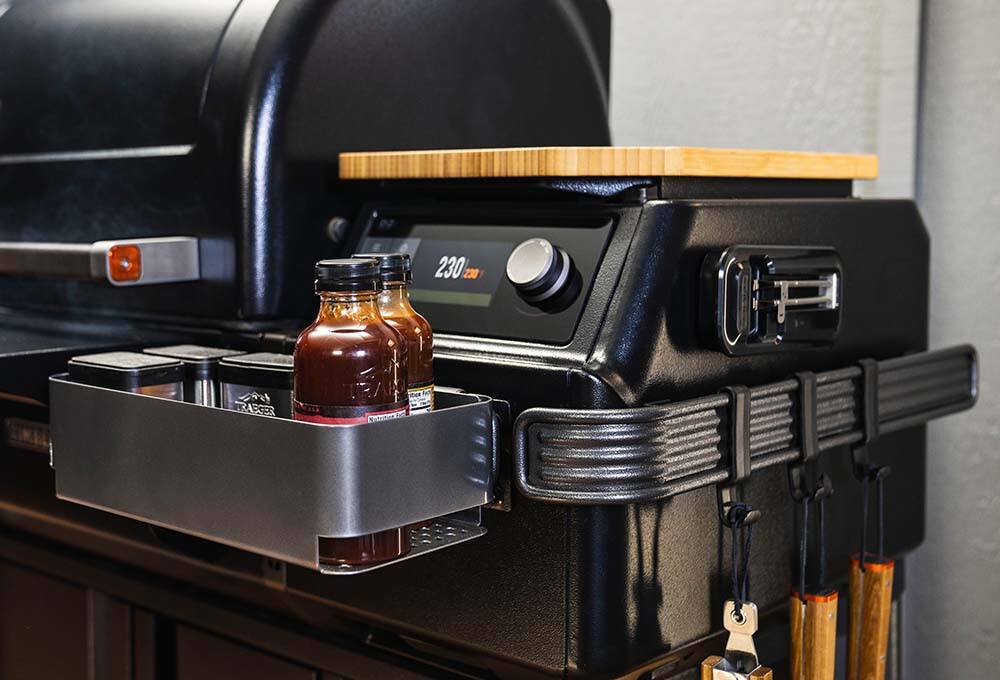 Grill with accessories