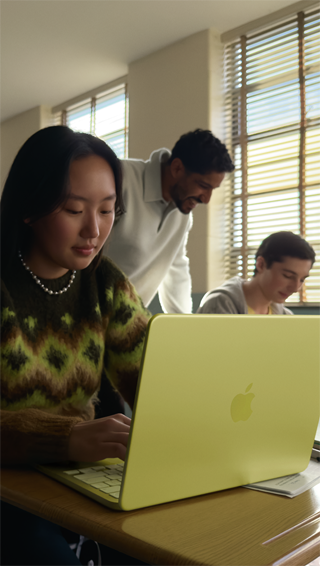 A student uses MacBook Neo, citrus color, unplugged in a classroom setting