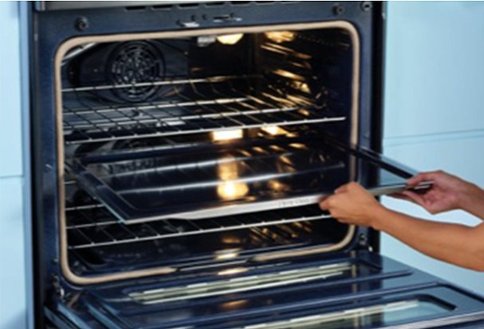 Person putting divider in Flex Duo oven