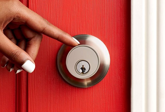 What type of door lock is best for the front door?