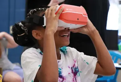 child using vr device