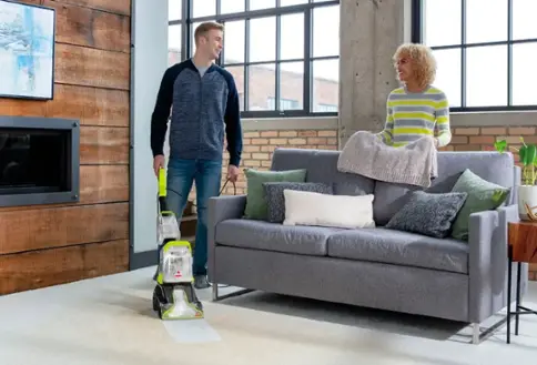 Steam-cleaning vacuum