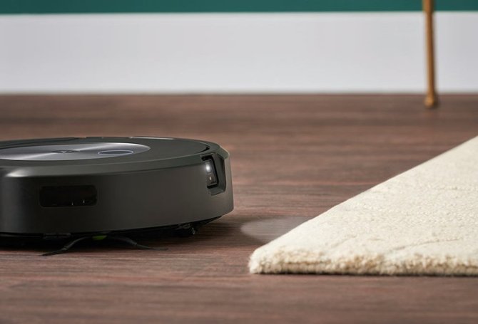 iRobot Roomba J7x+ Self-Empty Robot Vacuum with Clean Base - 22117915