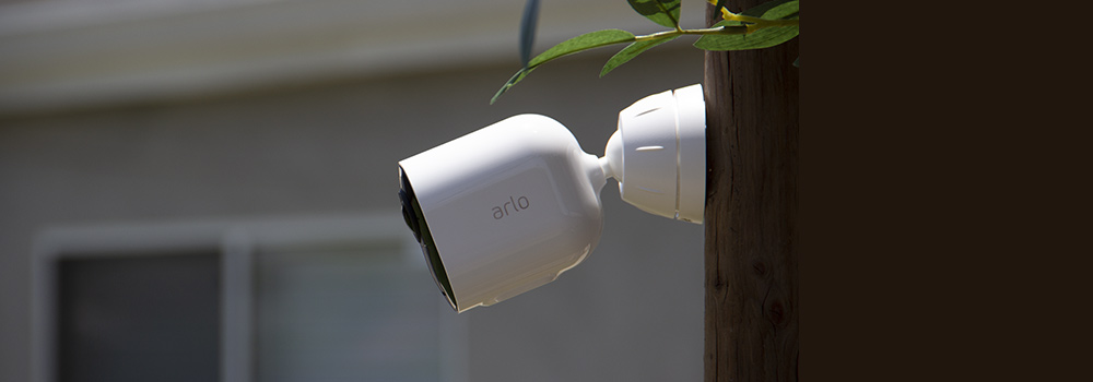Arlo Essential 4-Camera Outdoor Wireless 2K Security Camera (2nd  Generation) with Yard Sign White VMK3450-1BYNAS - Best Buy