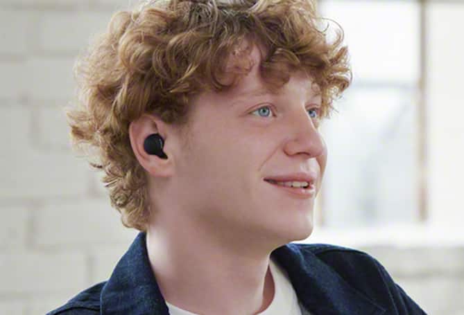 Man wearing earbuds