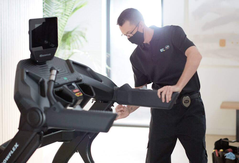 Agent with fitness equipment