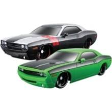 Front Large. Maisto - Dodge Challenger Model Vehicle.