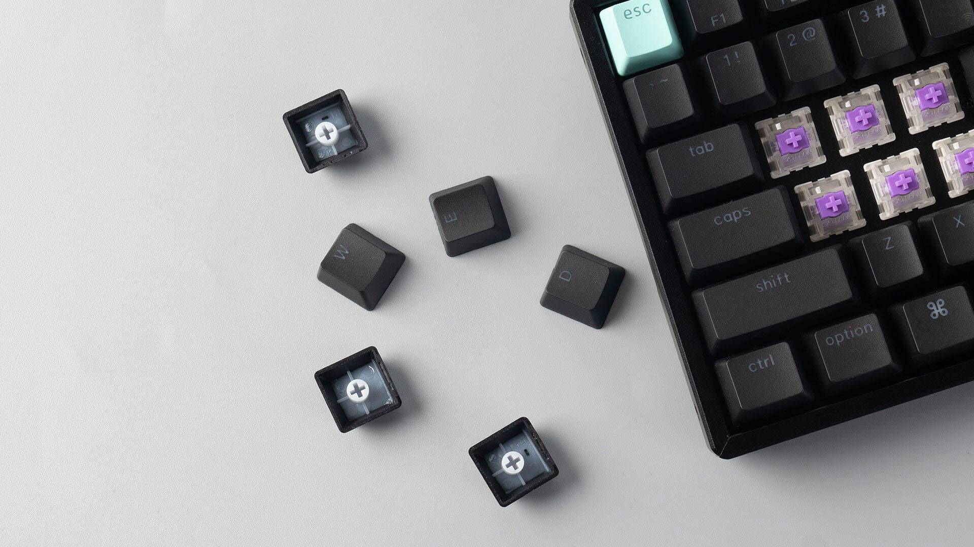 W + esc 1- 1 3 # F1 2 @ 1 ! + + 210 tab  + caps UA Z shift option ctrl + 20 S 77 X H + A

The text on the image is a combination of various keys on a keyboard. It is not possible to group them into a coherent statement or sentence. The keys are:

* W
* esc
* 1
* 2
* 3
* F1
* @
* 1
* !
* +
* 210
* tab
* caps
* UA
* Z
* shift
* option
* ctrl
* 20
* S
* 77
* X
* H
* +

These keys are scattered around the keyboard, and they do not form a coherent group or message.