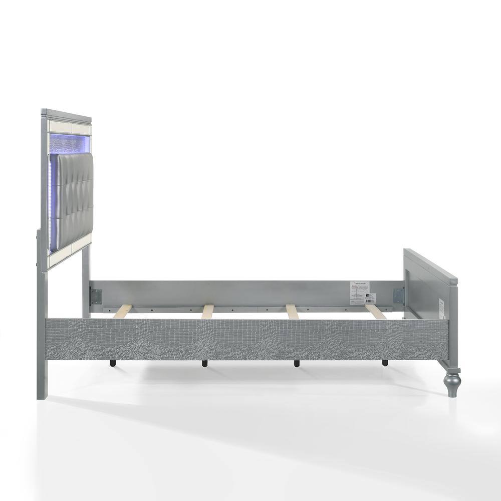 Angle. New Classic Furniture - Furniture Contemporary Solid Wood 4/6 Full Bed in Silver - Silver.