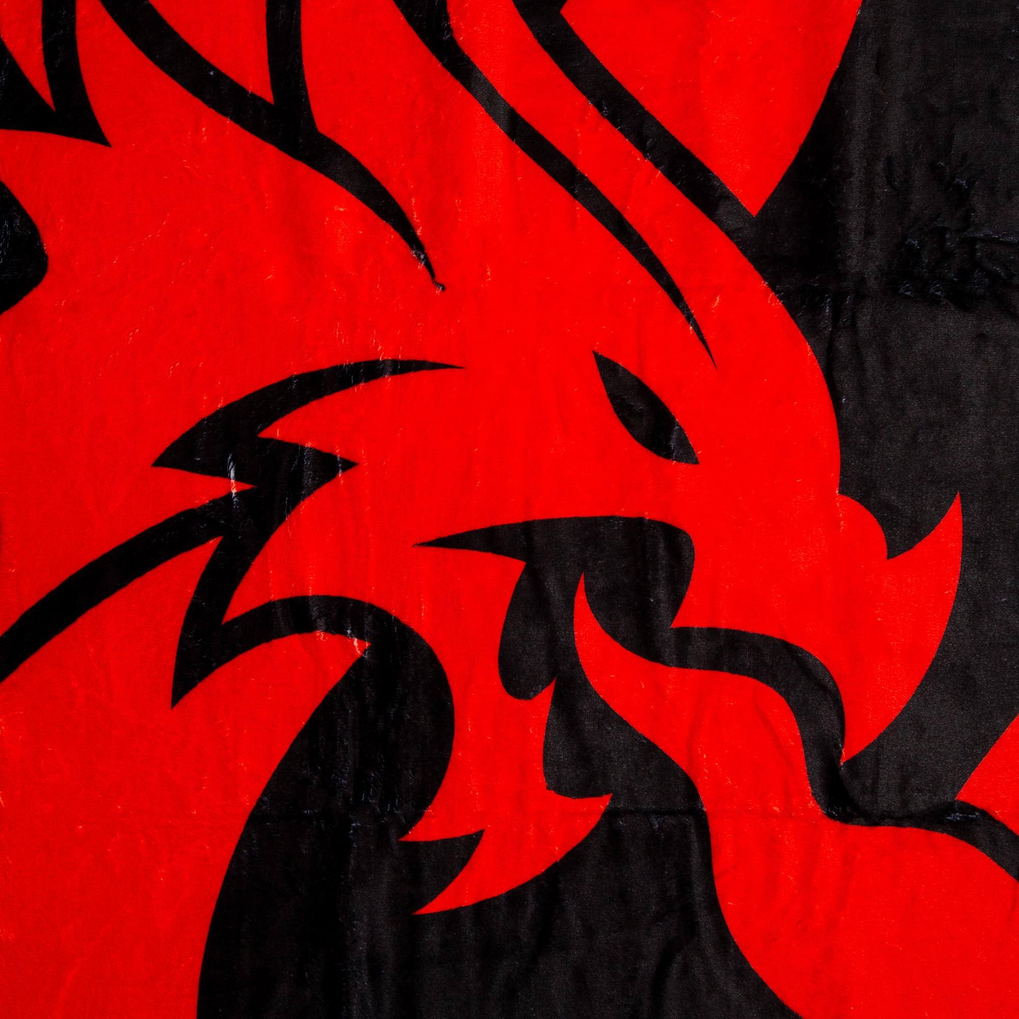 Alt View 1. Surreal Entertainment - Dungeons & Dragons Logo Fleece Throw Blanket | 45 x 60 Inches - Red.