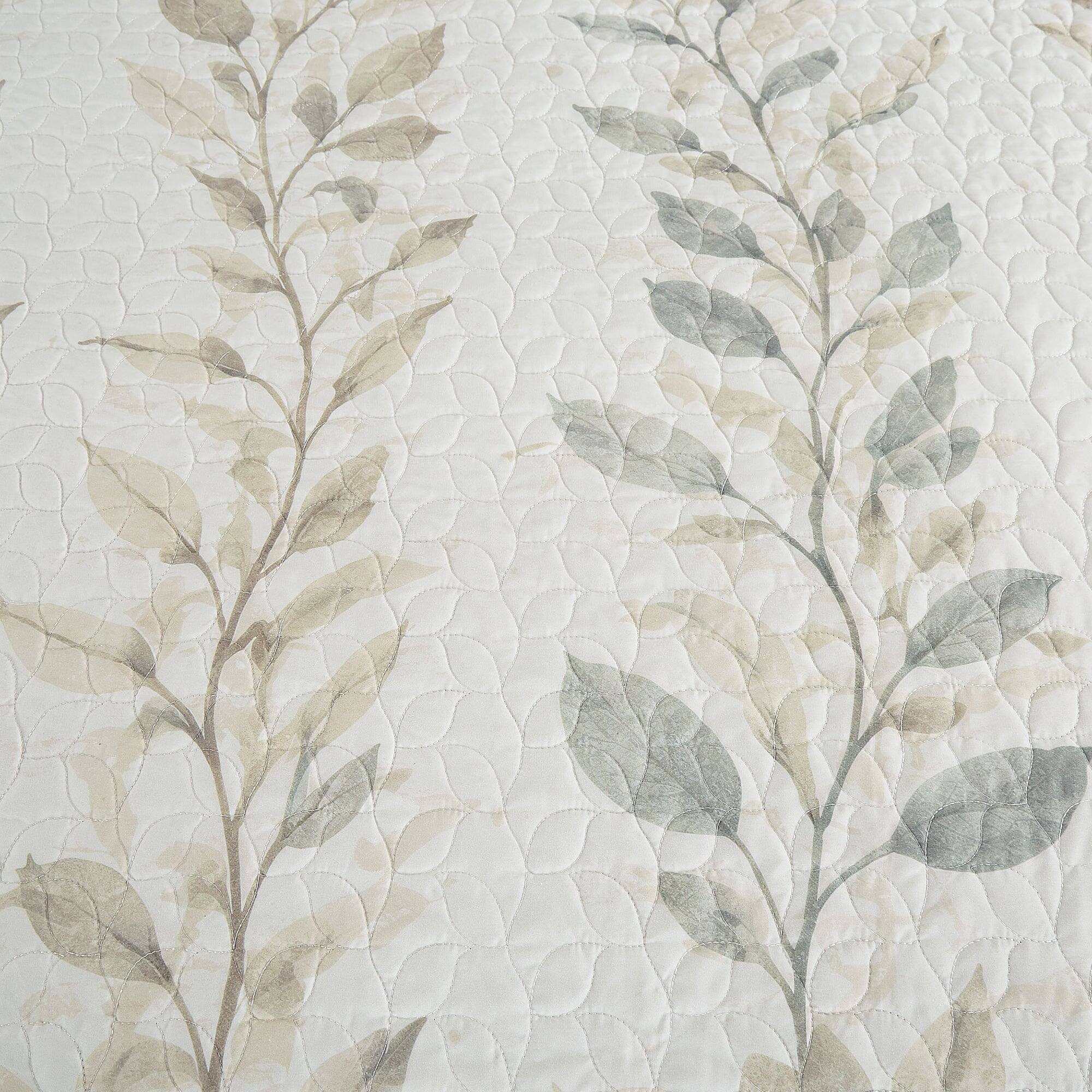 Angle. MarCielo - MarCielo 3 Piece Lightweight Quilt Bedspread Set Reversible Floral Botanical - Watercolor Leaf.