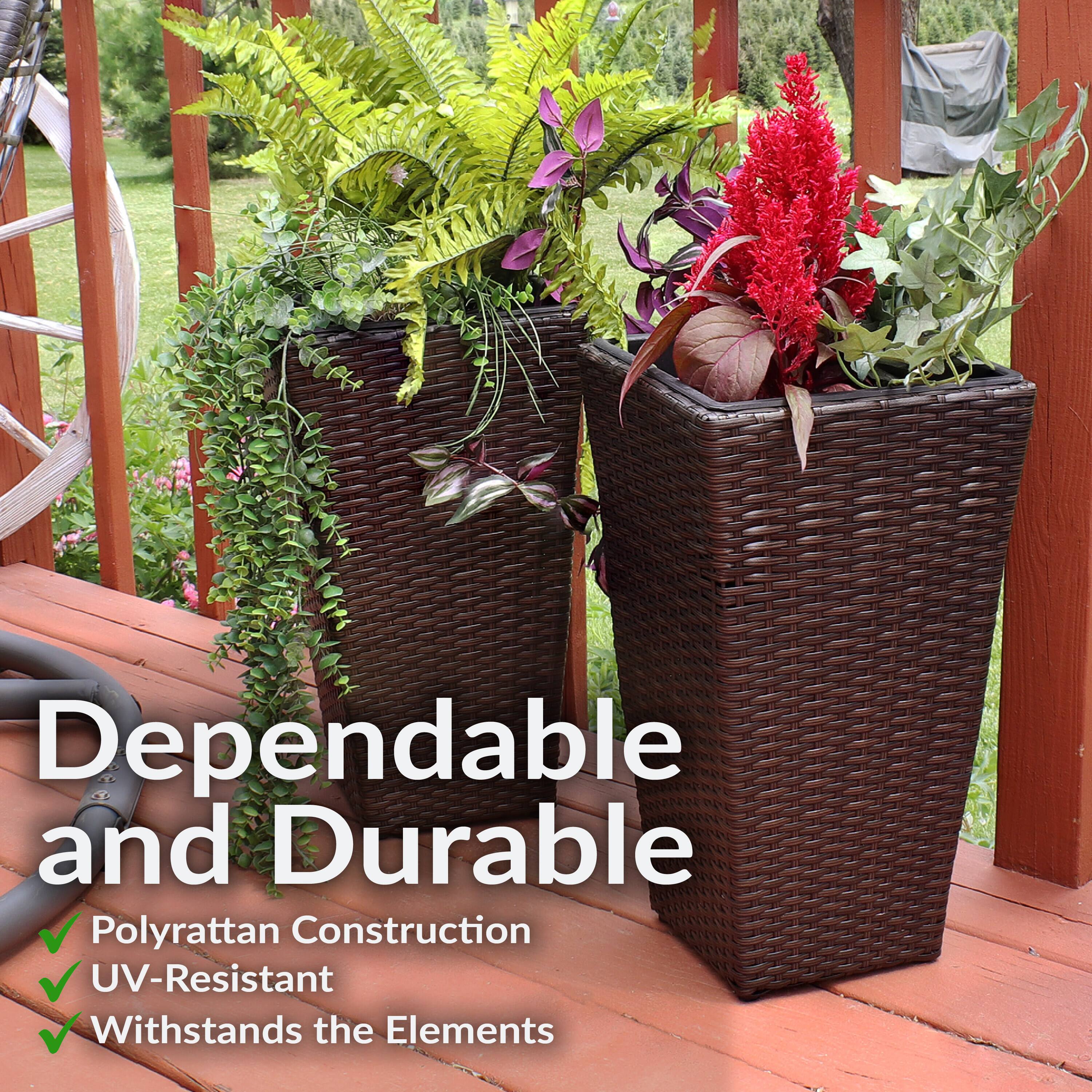 Dependable and Durable  
Polyrattan Construction  
UV-Resistant  
Withstands the Elements