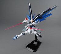 Alt View 8. Bandai - Bandai Model Kit: MG 1/100 Freedom Gundam (Ver 2.0).