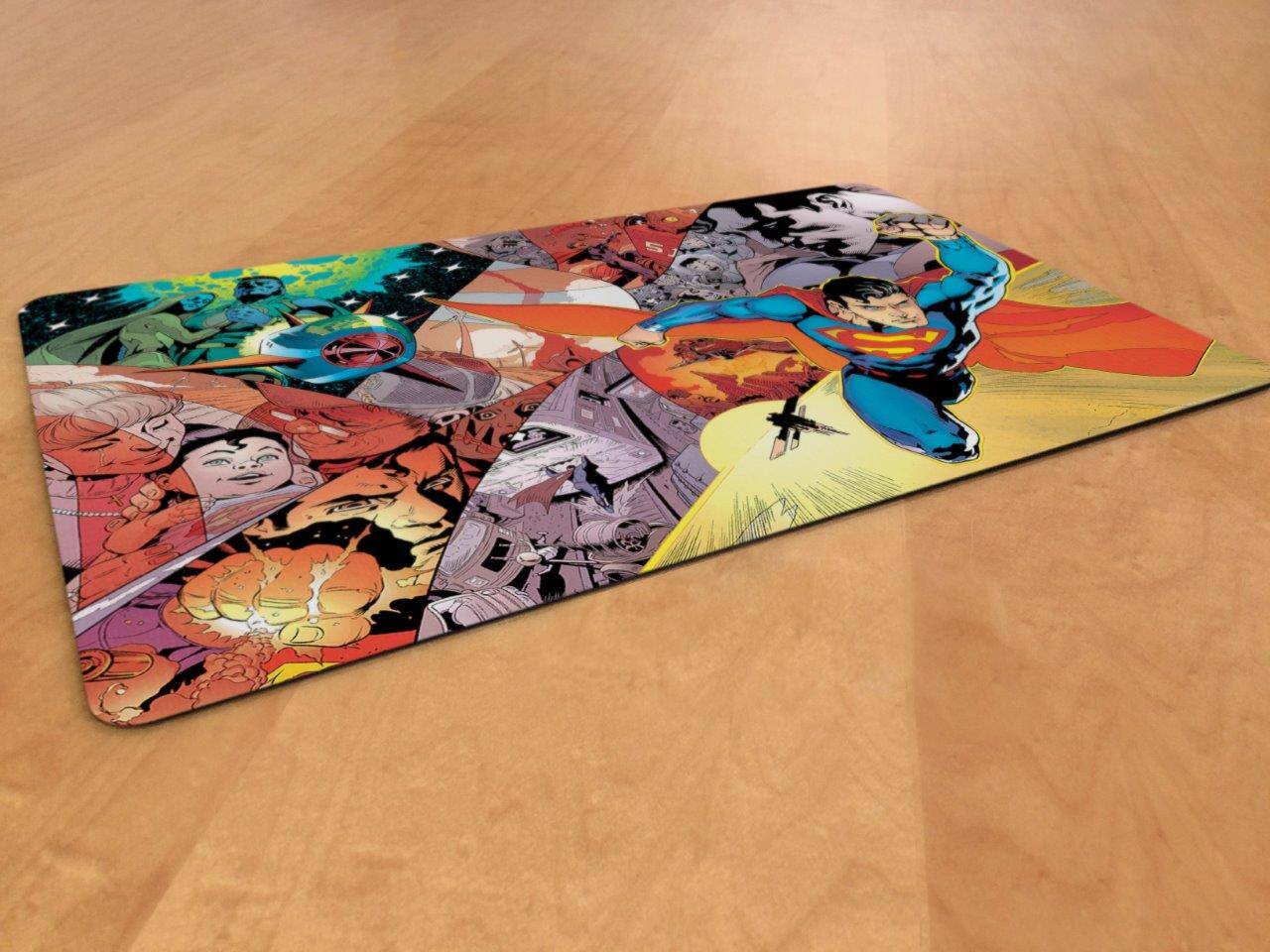 Angle. Trend Setters - Superman (Rebirth) 18" x 12" Desk Mat PLM1610043 - Multicolor.