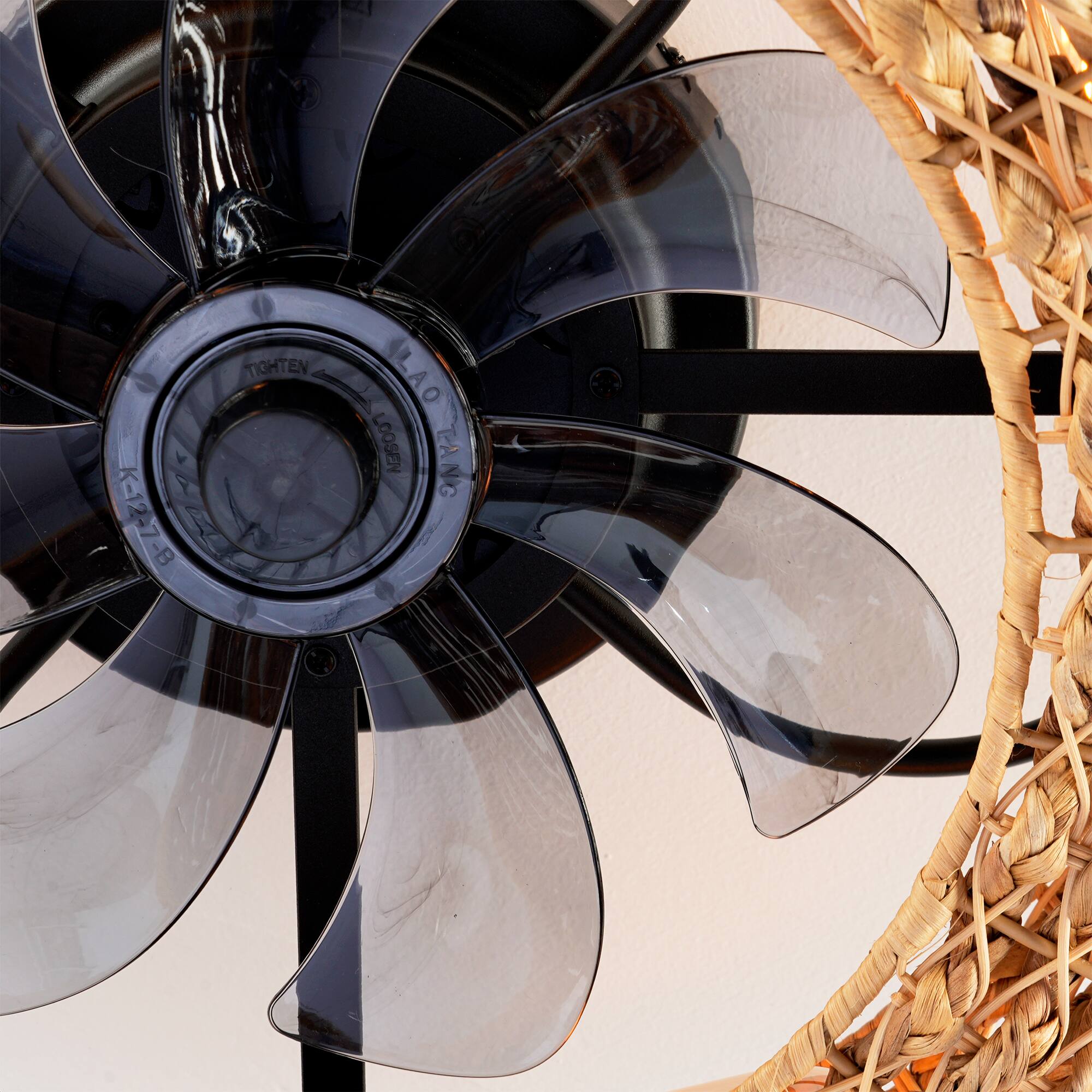 K-12-7-B  
TIGHTEN  
LOOSEN  
LAO TANG