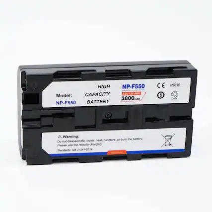 HIGH NP-F550 CAPACITY 7.2V/27.4Wh
Model: NP-F550
BATTERY
CE 5 RoHS 2
Warning: Do not disassemble, crush, heat, puncture, or burn the battery.
Please use the reliable charging.
Standards: GB 31241-2014
Made in China