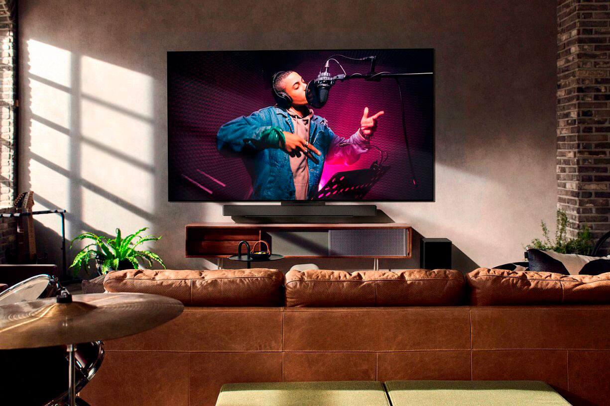 Alt View 14. LG - LG - Refurbished 77" Class C3 Series OLED evo 4K UHD Smart webOS TV - (2023).