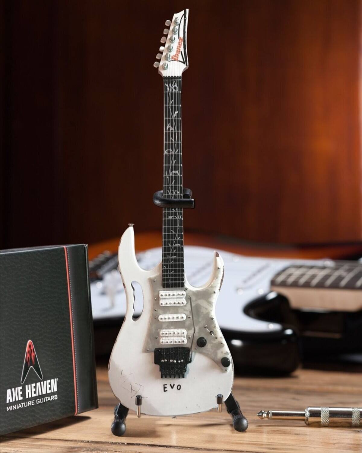 AXE HEAVEN  
MINIATURE GUITARS  

EVO