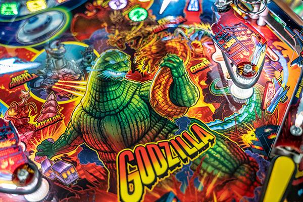 GIGAN GODZILLA MEGALON GOOTALLA
Dan ADVANCE