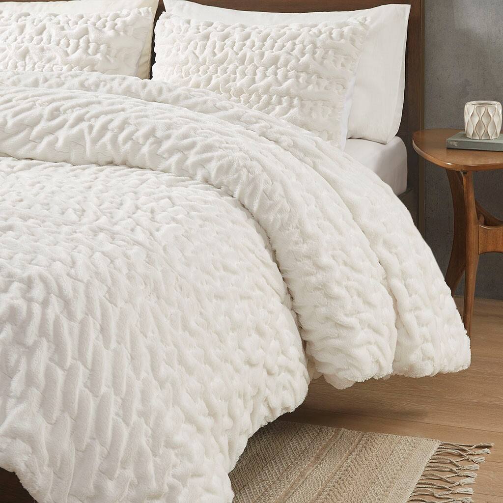 Alt View 2. Gracie Mills - Gracie Mills Hanna Faux Fur Down Alternative Comforter Set - Ivory.