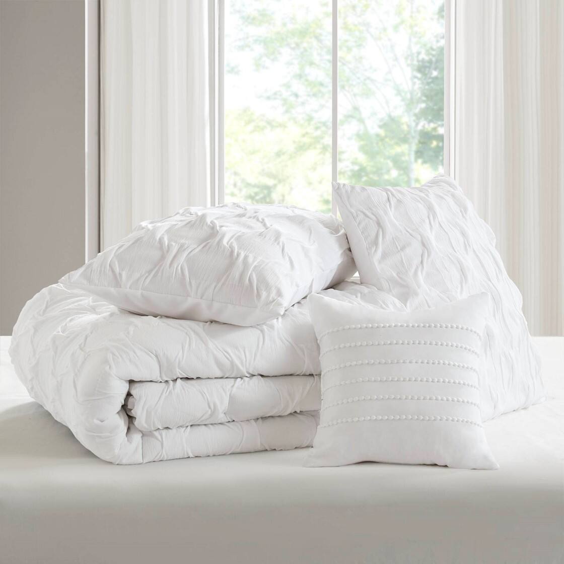 Alt View 3. Gracie Mills - Gracie Mills Blanca Comforter Set - White.