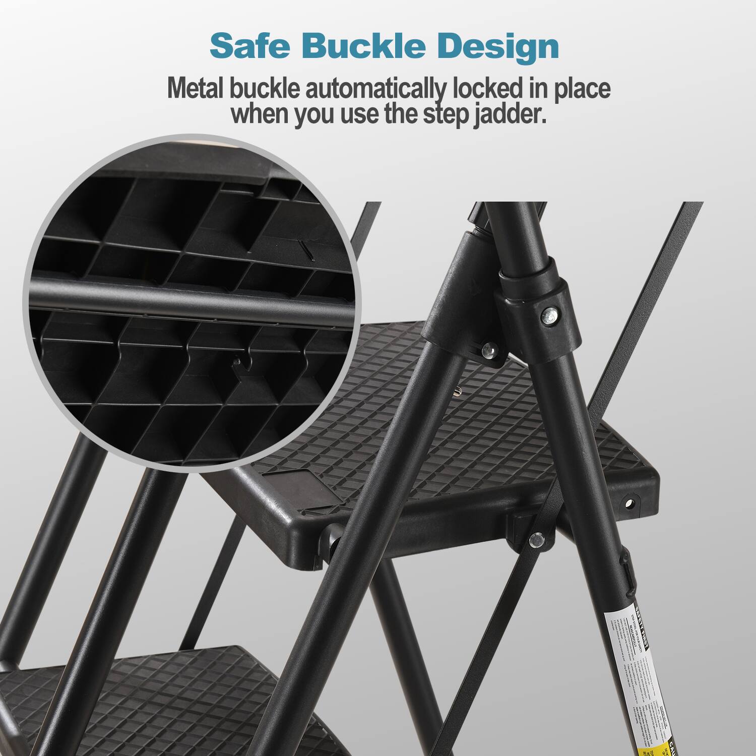 Safe Buckle Design  
Metal buckle automatically locked in place when you use the step jadder.